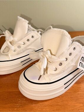 NWT Chunky White Canvas Platform Sneakers